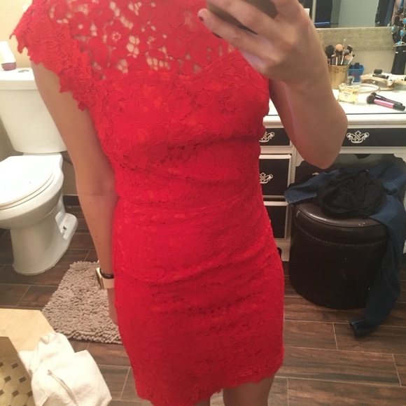 Red lace mini dress - Picture 2 of 3